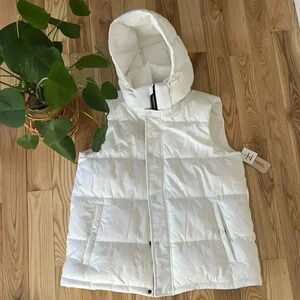 NWT White Puffer Vest BCBG